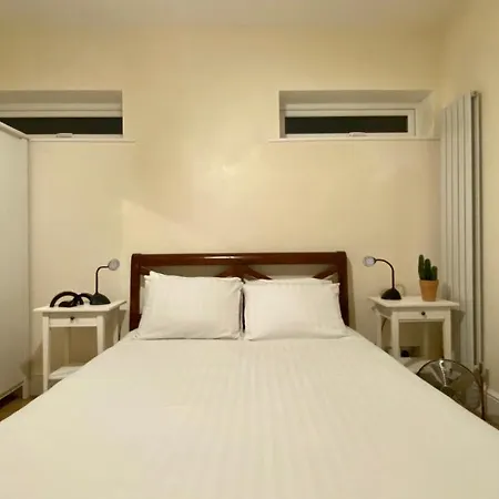 Parkstone Guest House-2